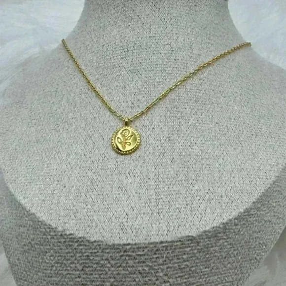 Dainty Elegant Rose Floral Round Pendant Necklace - Picture 7 of 8